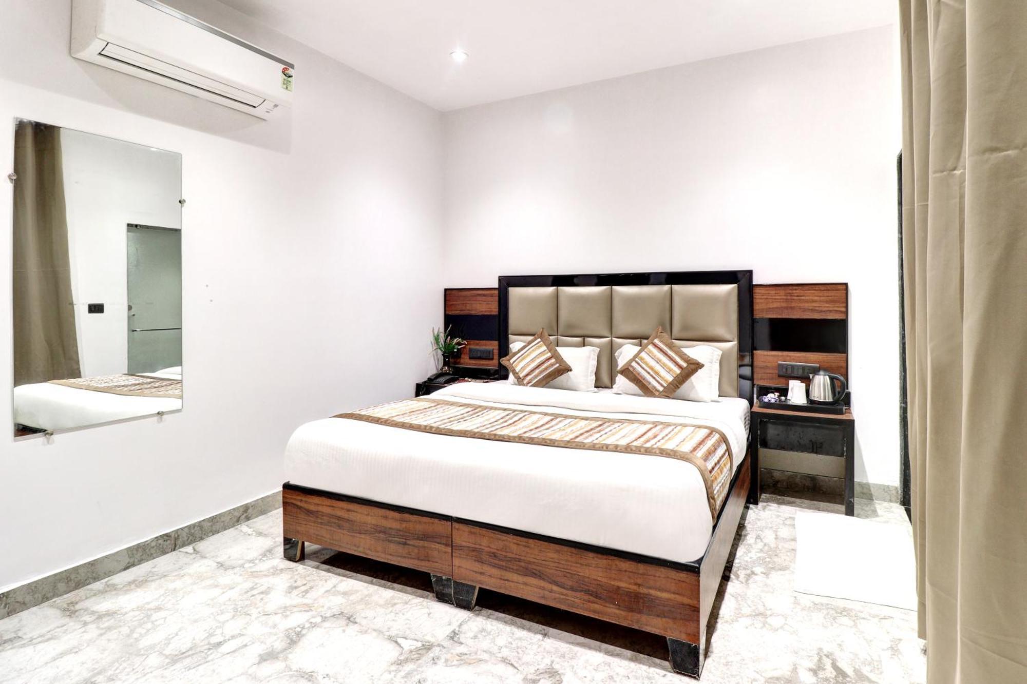 Hotel Emporio Dx - New Delhi Railway Station - Paharganj Bagian luar foto
