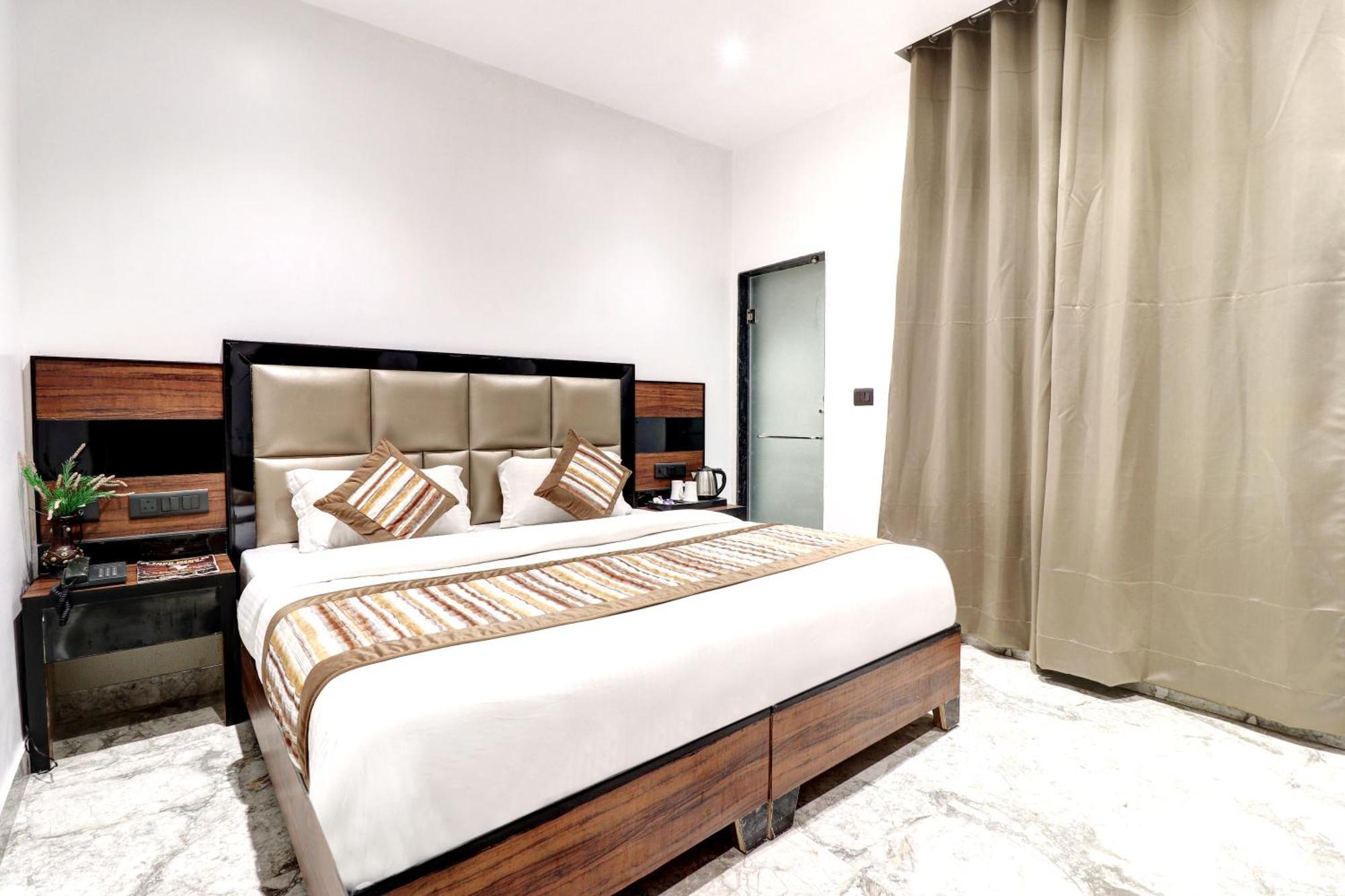 Hotel Emporio Dx - New Delhi Railway Station - Paharganj Bagian luar foto