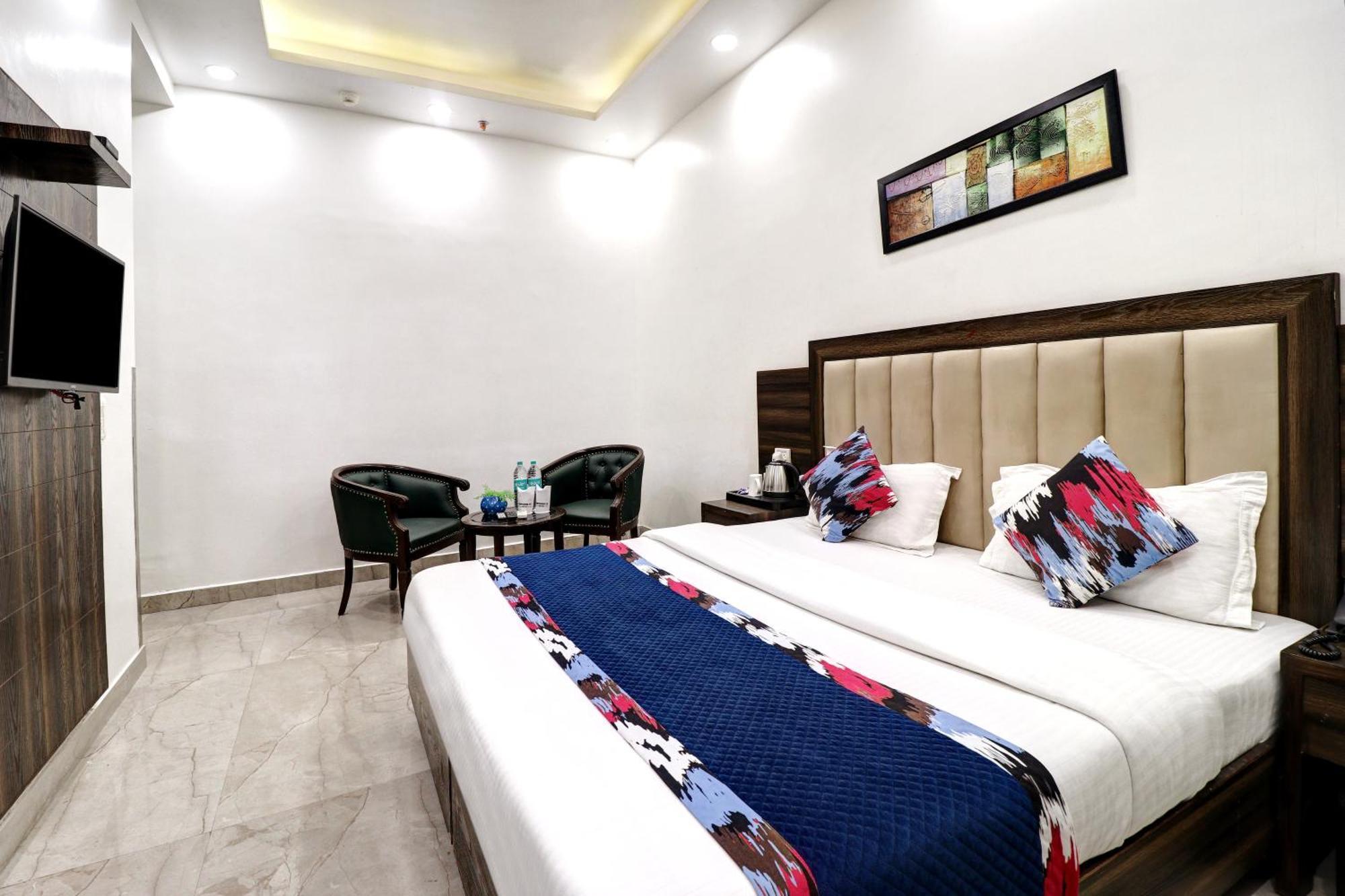 Hotel Emporio Dx - New Delhi Railway Station - Paharganj Bagian luar foto