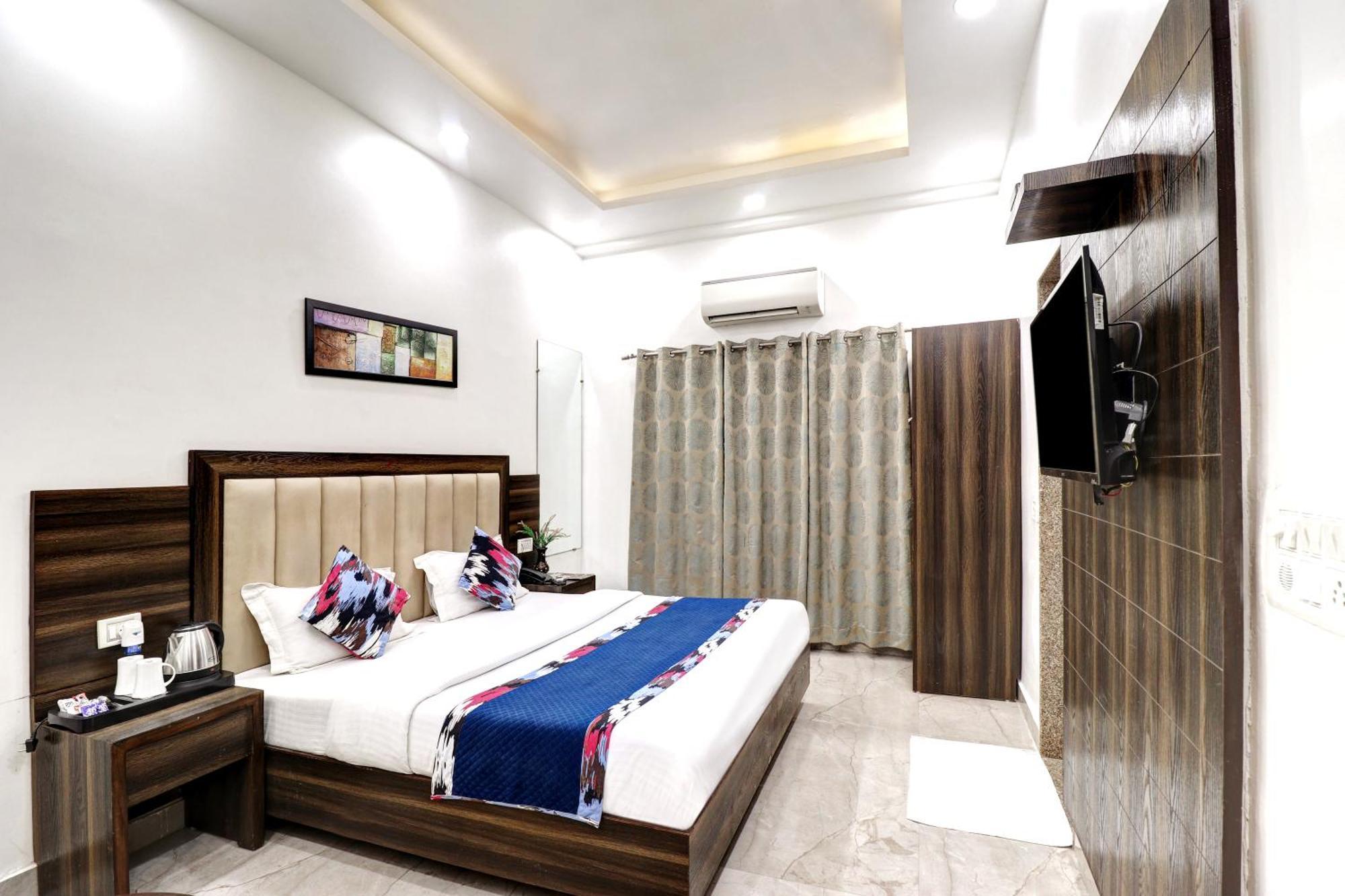 Hotel Emporio Dx - New Delhi Railway Station - Paharganj Bagian luar foto