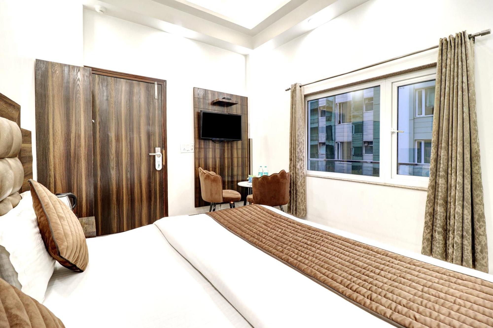Hotel Emporio Dx - New Delhi Railway Station - Paharganj Bagian luar foto