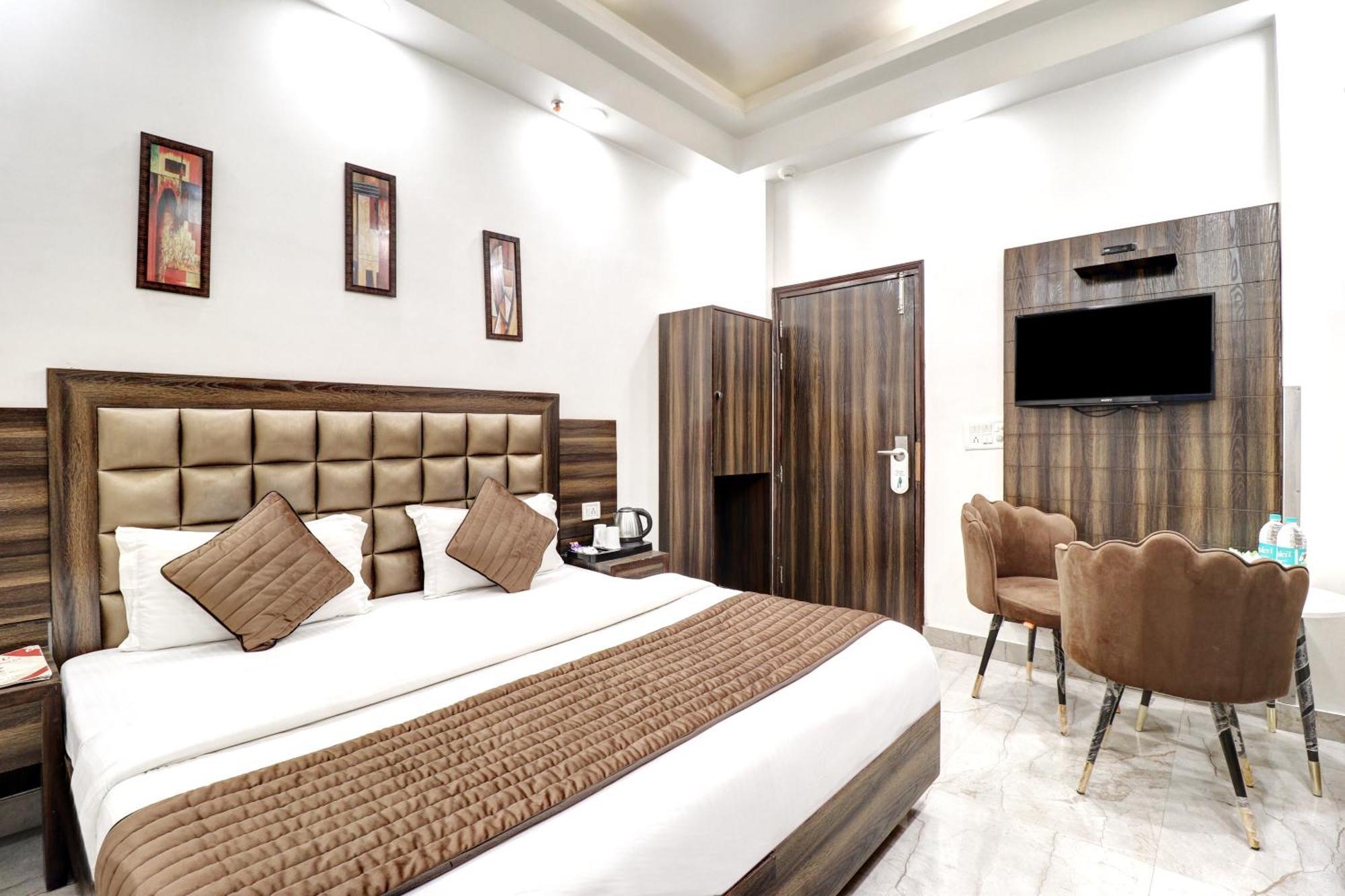 Hotel Emporio Dx - New Delhi Railway Station - Paharganj Bagian luar foto