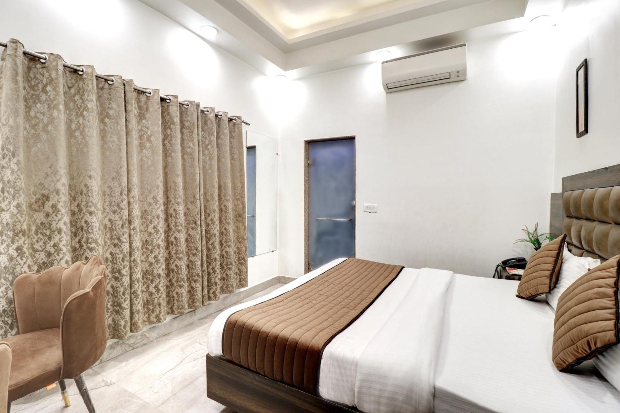 Hotel Emporio Dx - New Delhi Railway Station - Paharganj Bagian luar foto