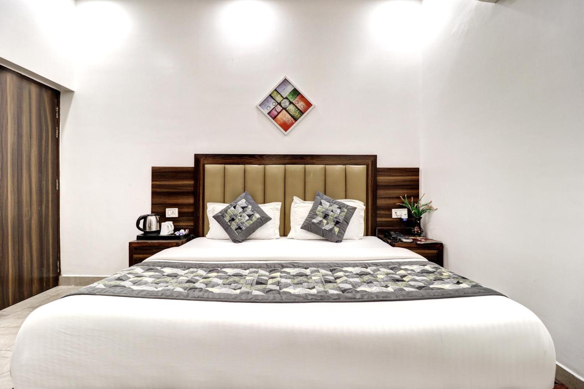 Hotel Emporio Dx - New Delhi Railway Station - Paharganj Bagian luar foto