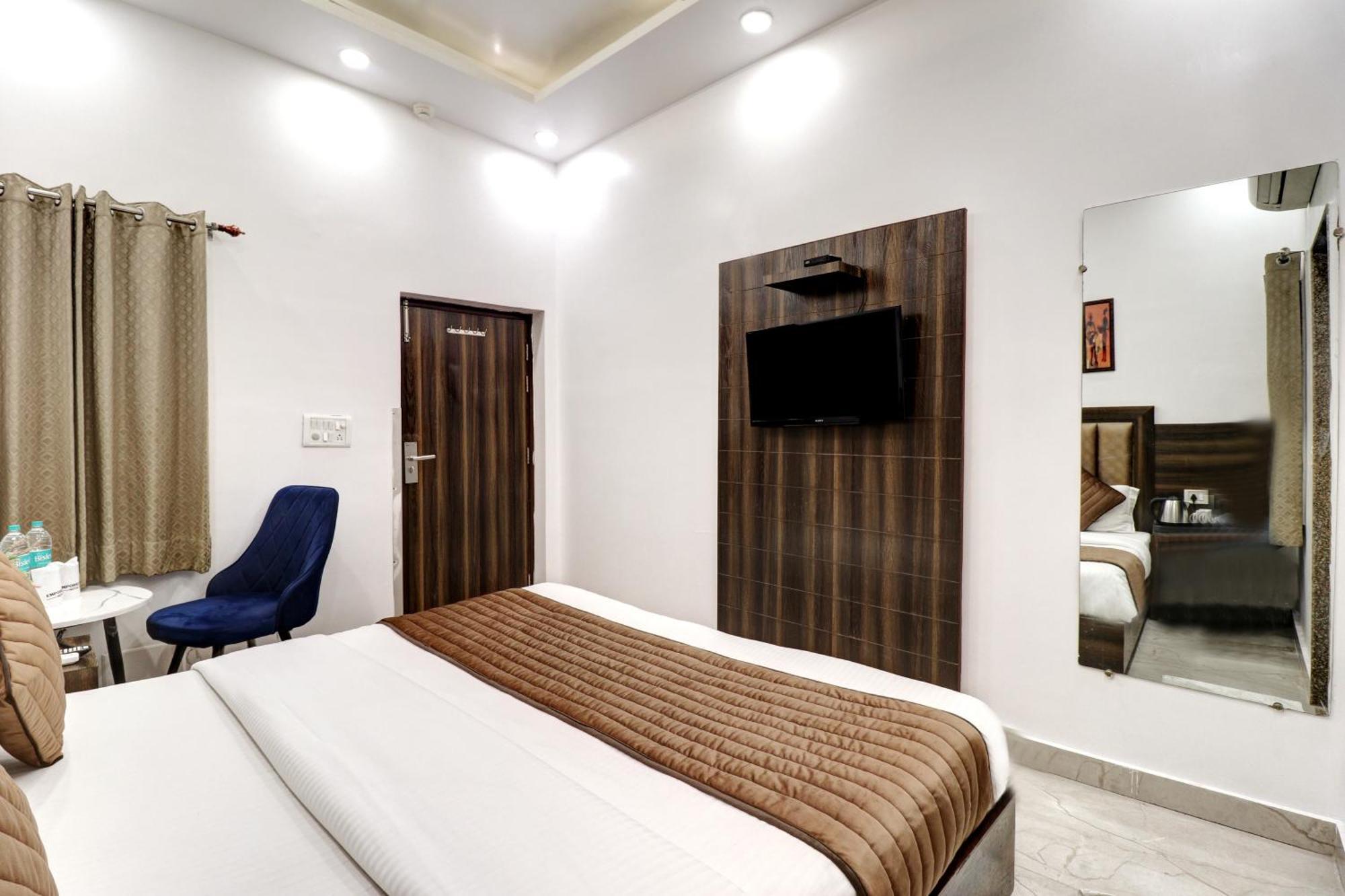 Hotel Emporio Dx - New Delhi Railway Station - Paharganj Bagian luar foto