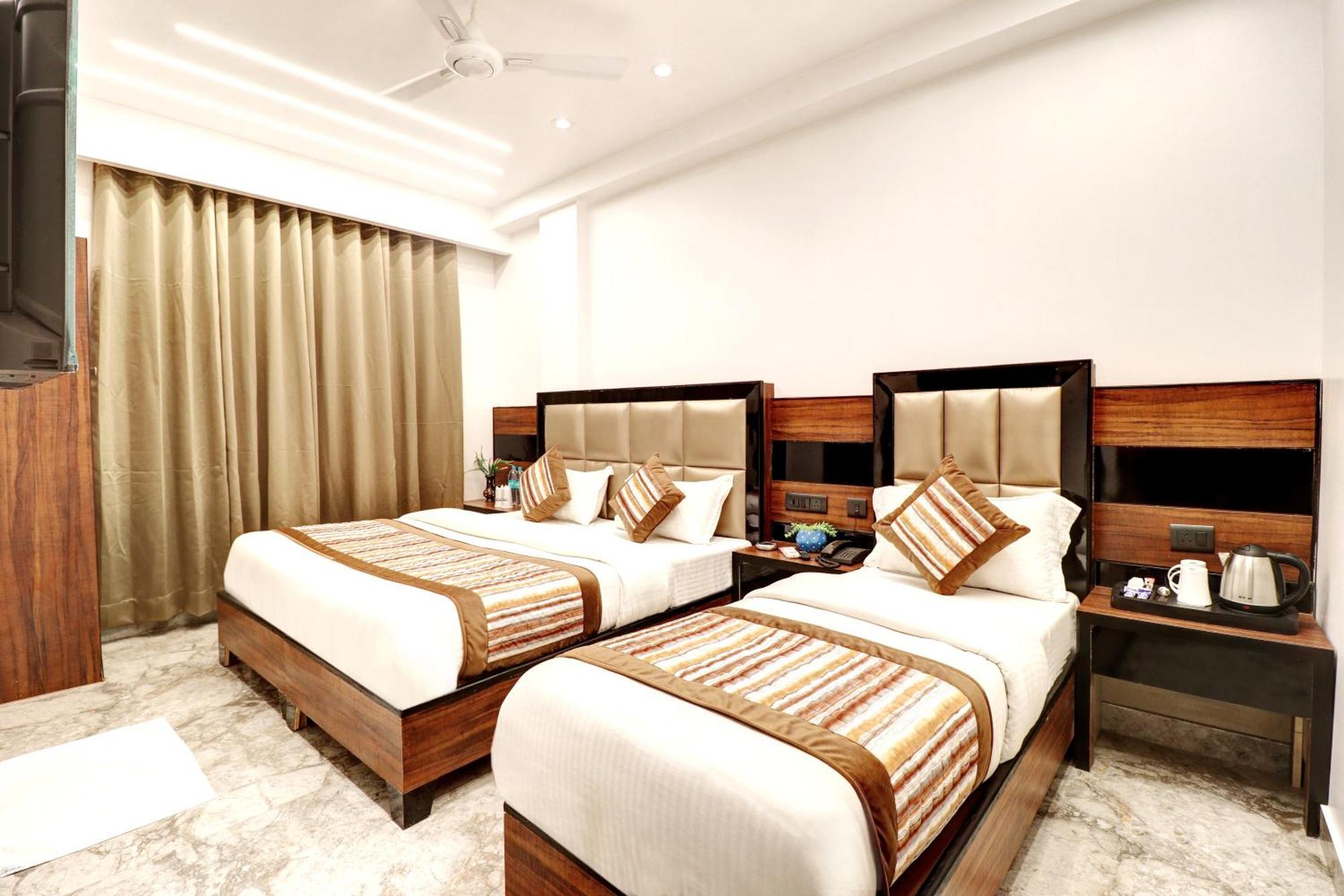 Hotel Emporio Dx - New Delhi Railway Station - Paharganj Bagian luar foto